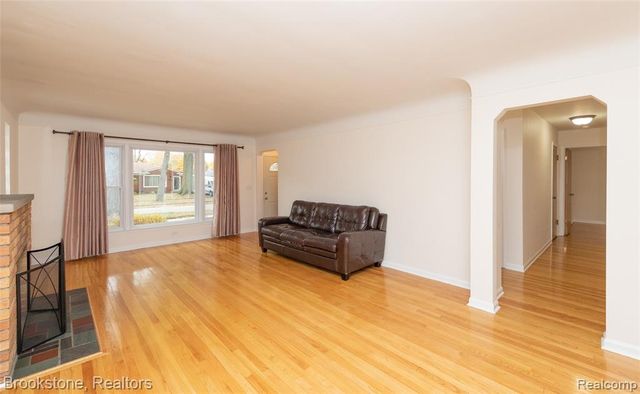 22130 Mauer Street, Saint Clair Shores, MI 48080