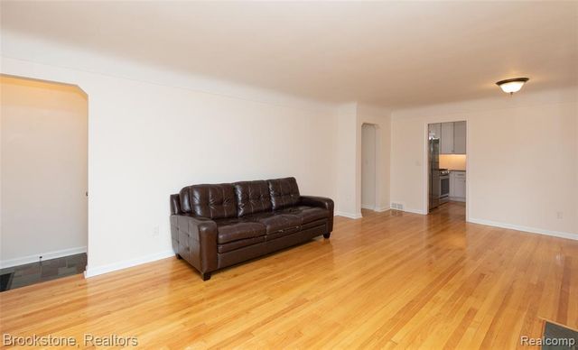 22130 Mauer Street, Saint Clair Shores, MI 48080