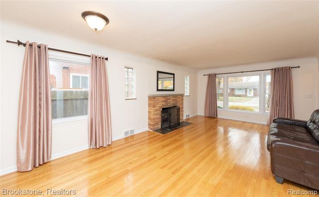 22130 Mauer Street, Saint Clair Shores, MI 48080