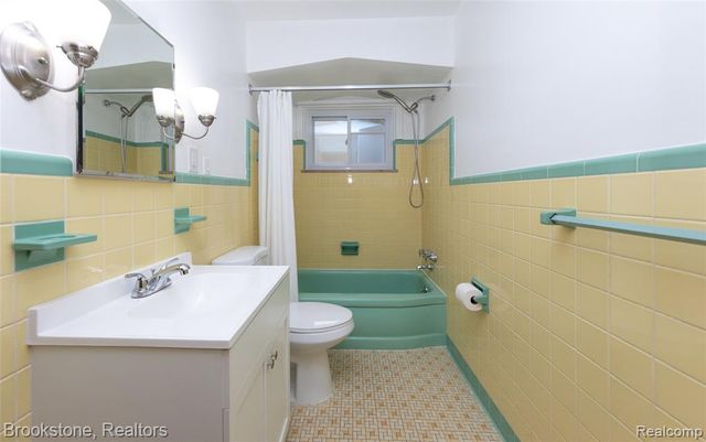 22130 Mauer Street, Saint Clair Shores, MI 48080