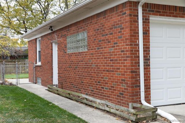 22130 Mauer Street, Saint Clair Shores, MI 48080