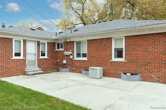 22130 Mauer Street, Saint Clair Shores, MI 48080