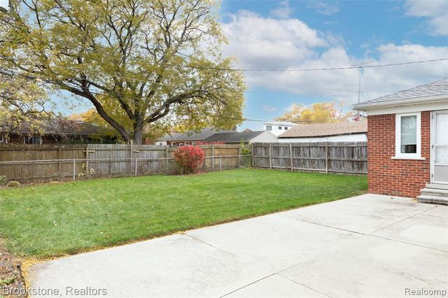 22130 Mauer Street, Saint Clair Shores, MI 48080