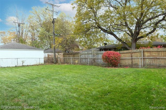 22130 Mauer Street, Saint Clair Shores, MI 48080