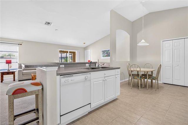 317 NE 9th TER, Cape Coral, FL 33909
