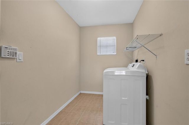 317 NE 9th TER, Cape Coral, FL 33909