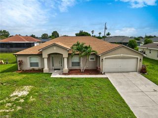 317 NE 9th TER, Cape Coral, FL 33909
