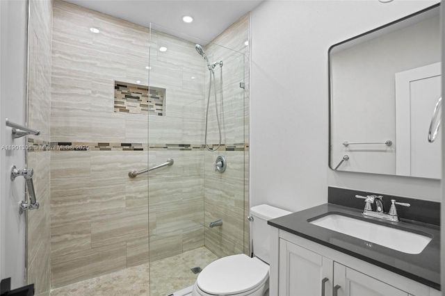 160 E 34th St, Hialeah, FL 33013