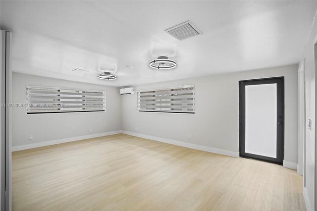 160 E 34th St, Hialeah, FL 33013