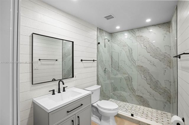 160 E 34th St, Hialeah, FL 33013