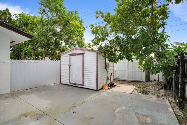 160 E 34th St, Hialeah, FL 33013