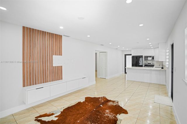 160 E 34th St, Hialeah, FL 33013