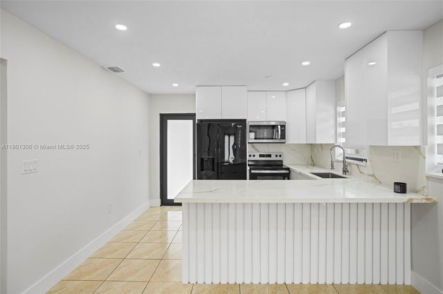 160 E 34th St, Hialeah, FL 33013