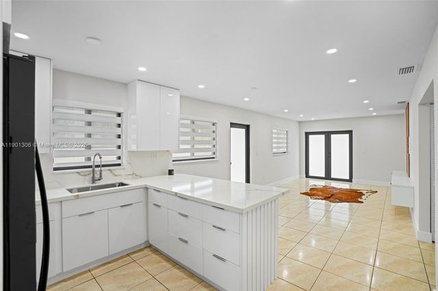 160 E 34th St, Hialeah, FL 33013