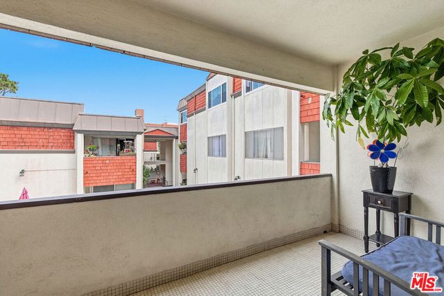 5674 Windsor Way 210, Culver City, CA 90230