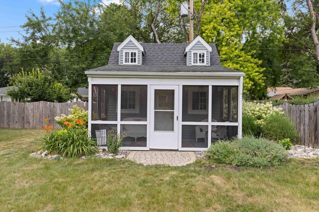 1711 7th Street S, Fargo, ND 58103