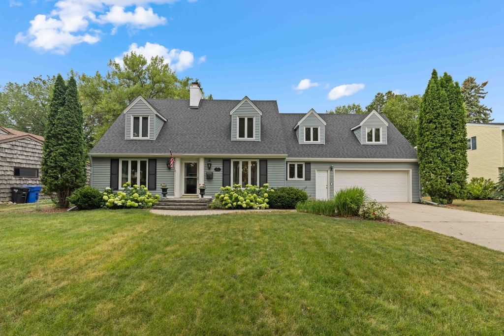 1711 7th Street S, Fargo, ND 58103