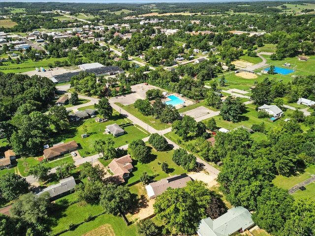 1020 Walnut Avenue, Cabool, MO 65689