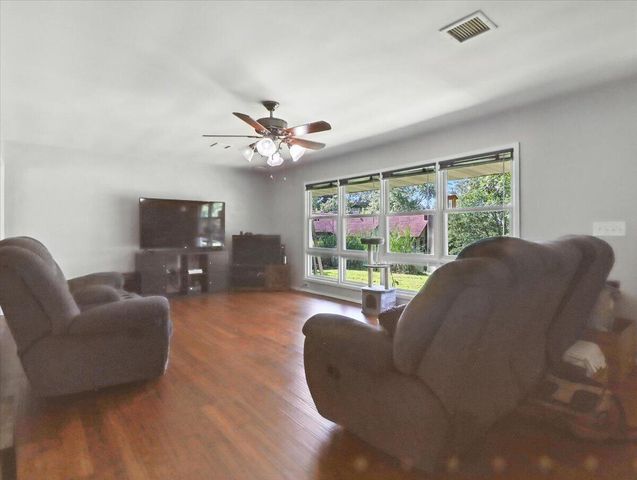 1020 Walnut Avenue, Cabool, MO 65689