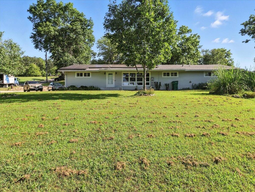 1020 Walnut Avenue, Cabool, MO 65689