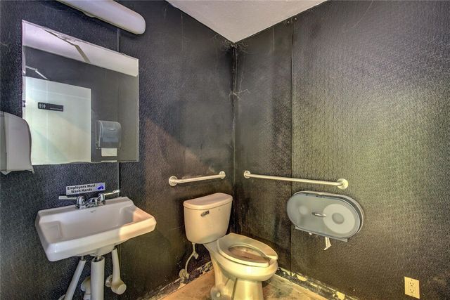 1213 Washington Street B, Commerce, TX 75428