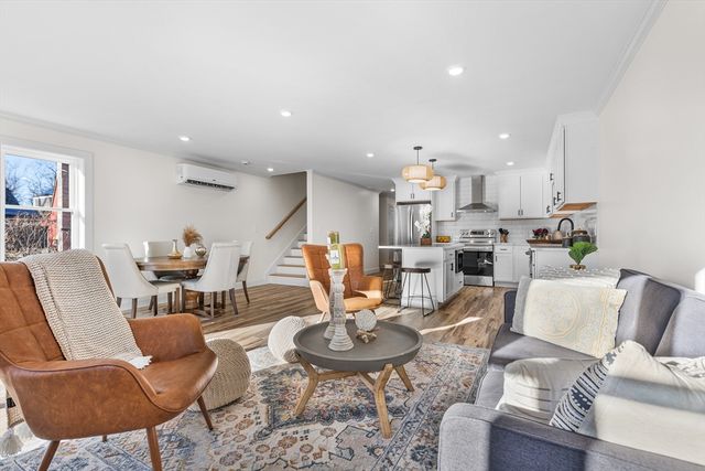 43 High St B, Gloucester, MA 01930