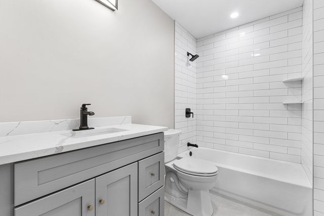 43 High St B, Gloucester, MA 01930