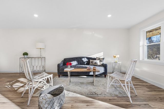 43 High St B, Gloucester, MA 01930