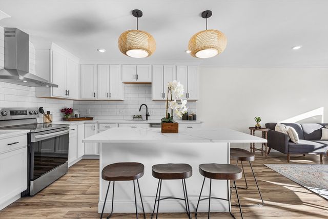 43 High St B, Gloucester, MA 01930