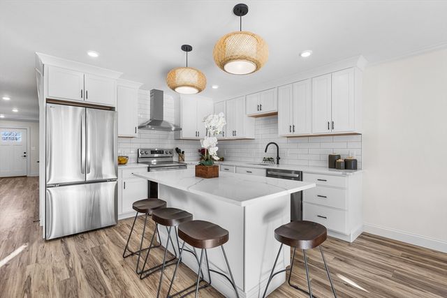 43 High St B, Gloucester, MA 01930