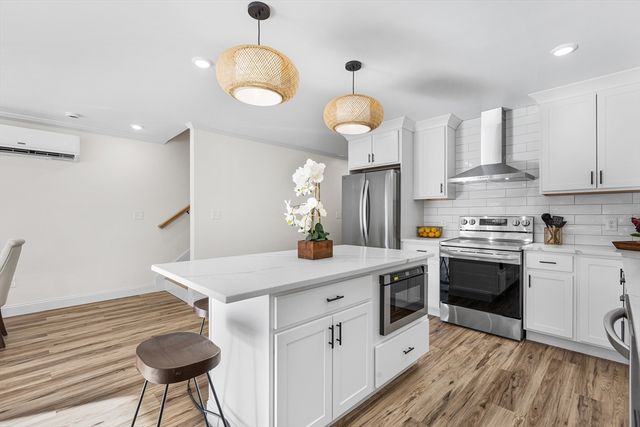 43 High St B, Gloucester, MA 01930