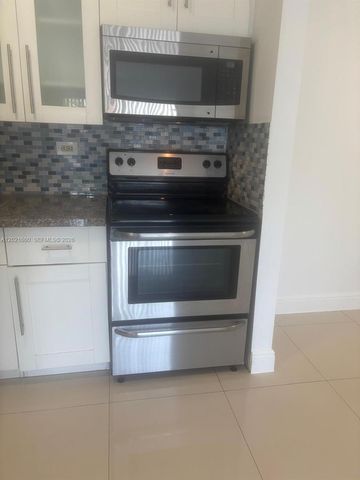 7120 NW 179th St 106, Hialeah, FL 33015