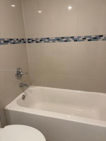 7120 NW 179th St 106, Hialeah, FL 33015