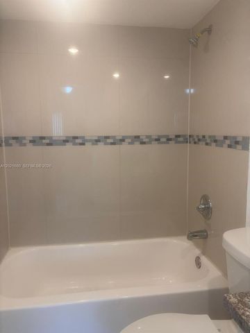 7120 NW 179th St 106, Hialeah, FL 33015