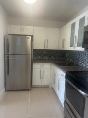 7120 NW 179th St 106, Hialeah, FL 33015