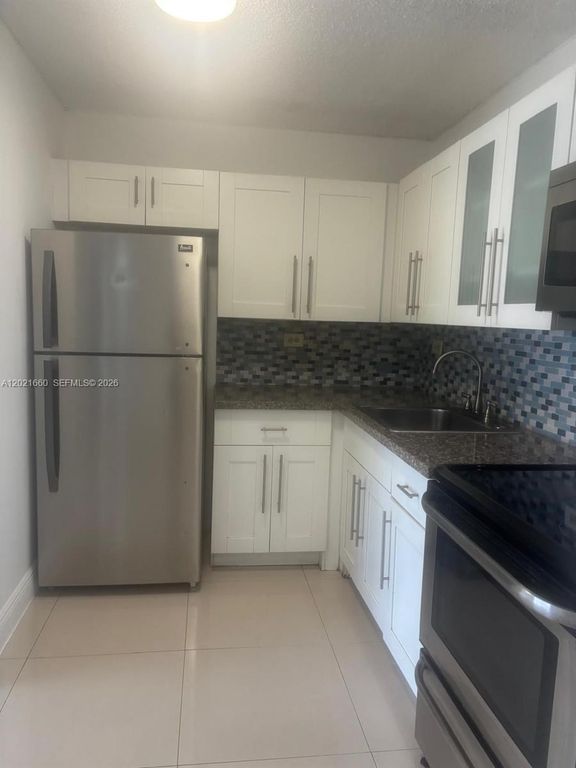 7120 NW 179th St 106, Hialeah, FL 33015