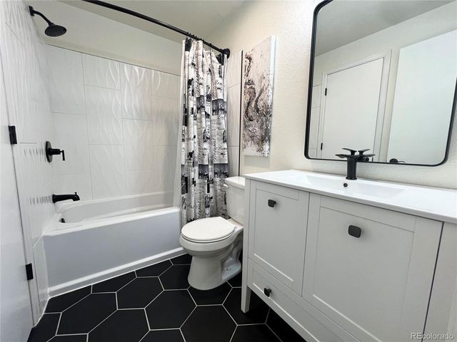 5019 S Espana Way, Centennial, CO 80015