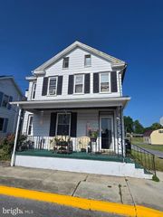 113 CHESTNUT STREET, Mount Holly Springs, PA 17065