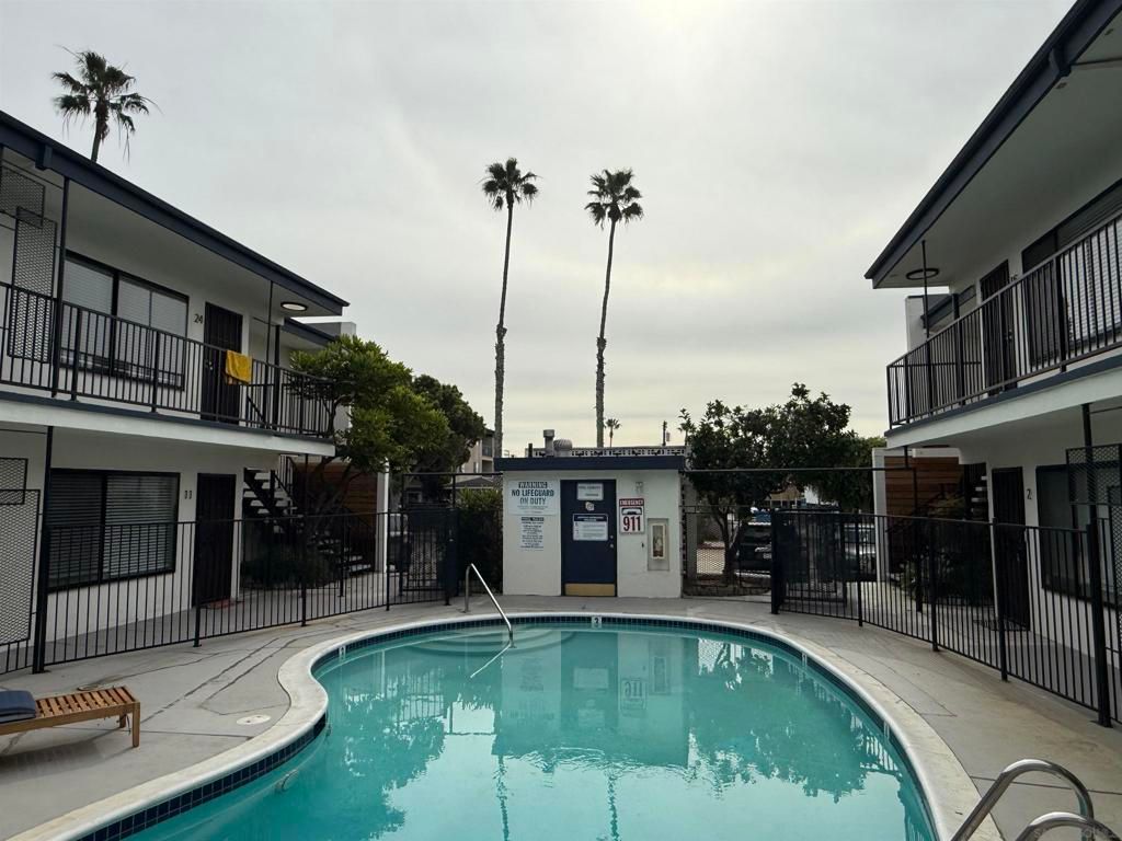 Image 2 of property listing at 930 Felspar St, San Diego, CA 92109