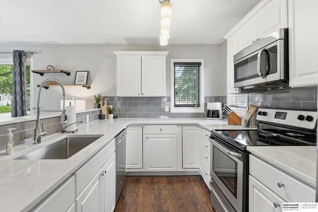 11752 Raleigh Drive, Omaha, NE 68164