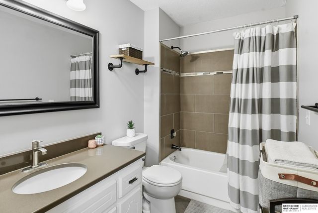11752 Raleigh Drive, Omaha, NE 68164