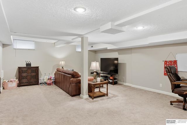 11752 Raleigh Drive, Omaha, NE 68164