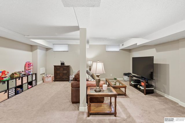 11752 Raleigh Drive, Omaha, NE 68164