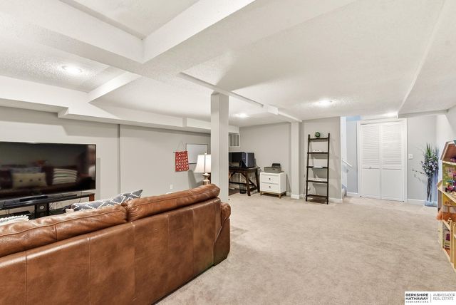11752 Raleigh Drive, Omaha, NE 68164