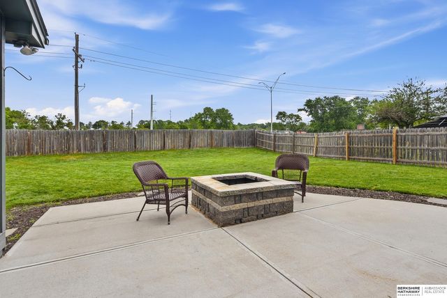 11752 Raleigh Drive, Omaha, NE 68164