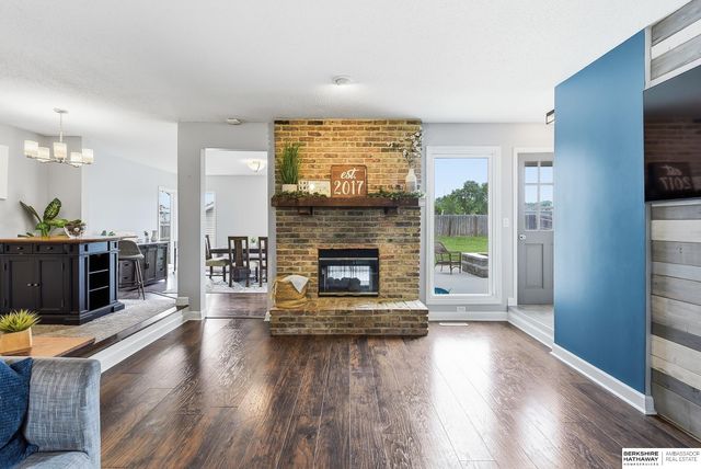 11752 Raleigh Drive, Omaha, NE 68164