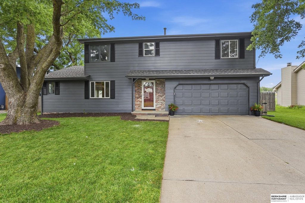 11752 Raleigh Drive, Omaha, NE 68164