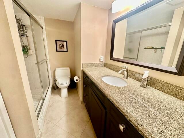 1049 Lincoln C, Boca Raton, FL 33434