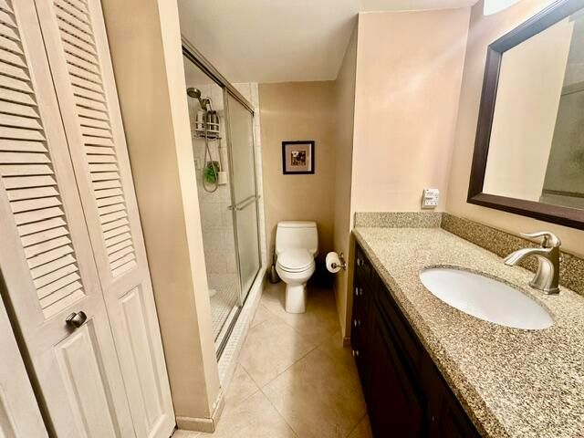 1049 Lincoln C, Boca Raton, FL 33434