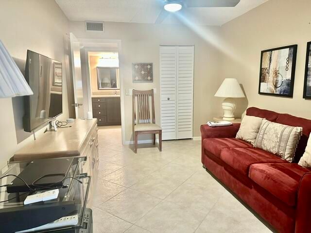 1049 Lincoln C, Boca Raton, FL 33434